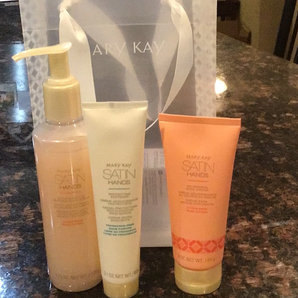 Mary Kay satin hands set